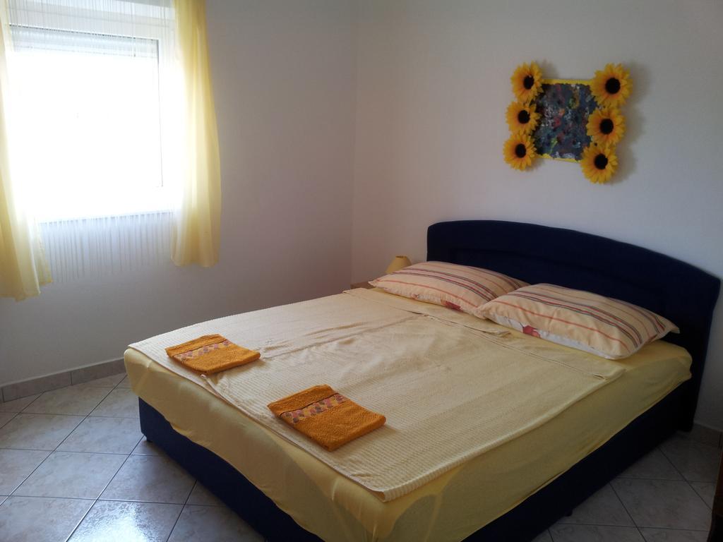 Apartments Vila Ana Vir Oda fotoğraf