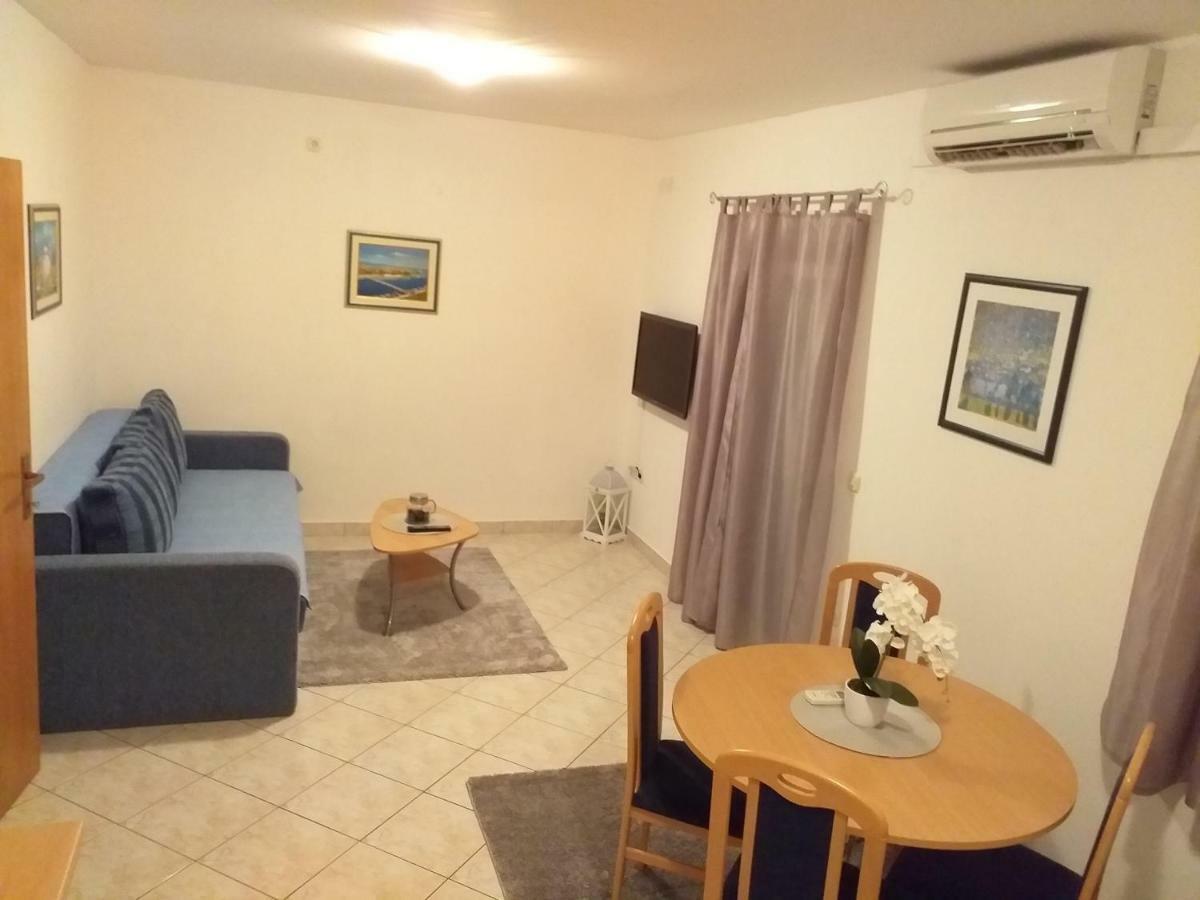 Apartments Vila Ana Vir Dış mekan fotoğraf