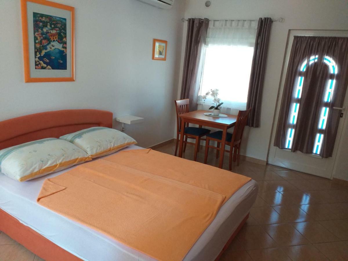 Apartments Vila Ana Vir Dış mekan fotoğraf
