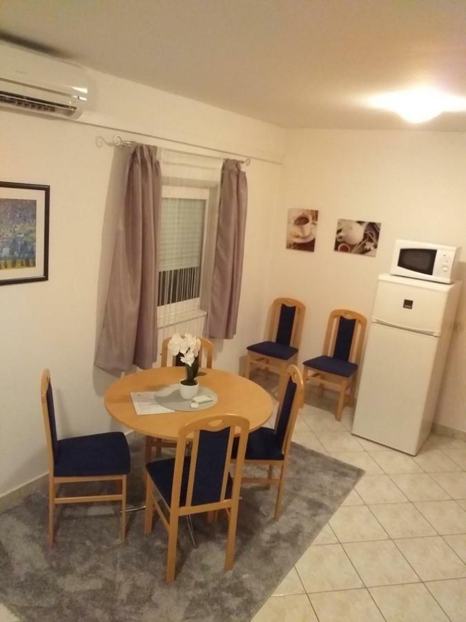Apartments Vila Ana Vir Dış mekan fotoğraf